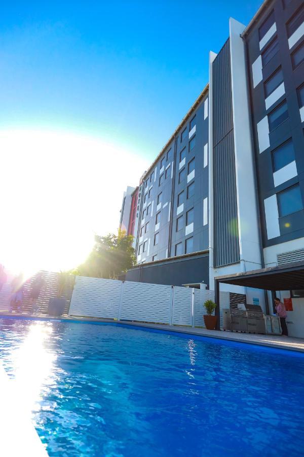 Ibis Mackay Hotel Exterior foto